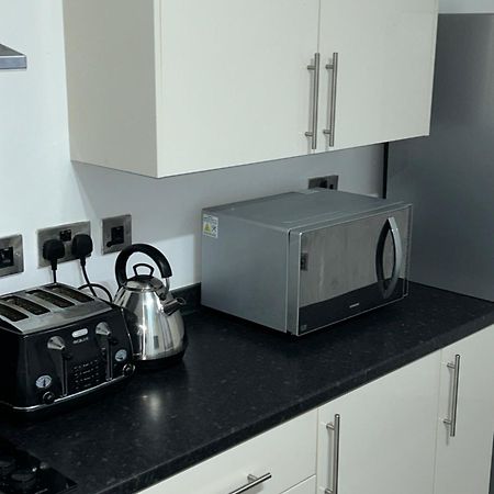 Lovely 1 Bed Apartment In Salford Manchester Buitenkant foto