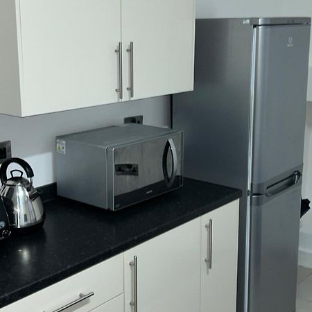 Lovely 1 Bed Apartment In Salford Manchester Buitenkant foto